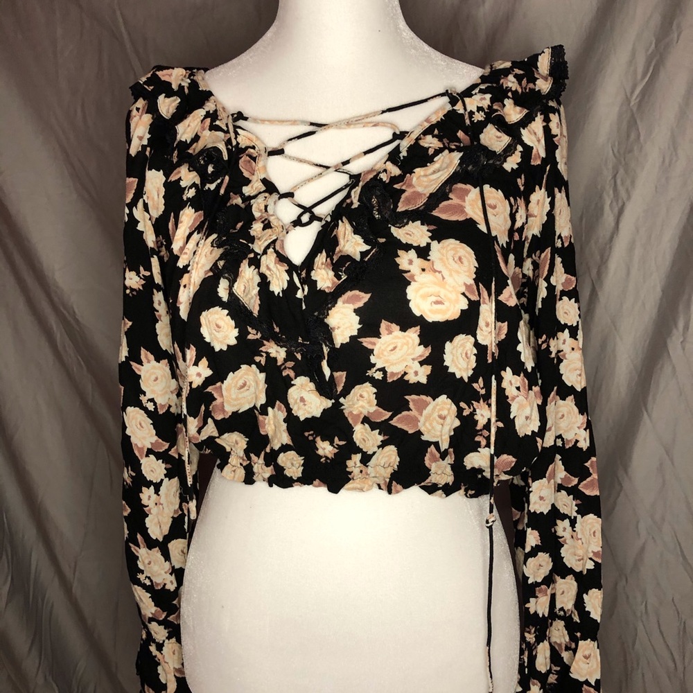 Floral lace up blouse!
